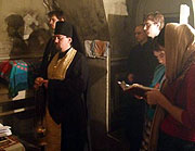 В день памяти митрополита Ленинградского Григория (Чукова) на его могиле в Александро-Невской лавре совершена панихида