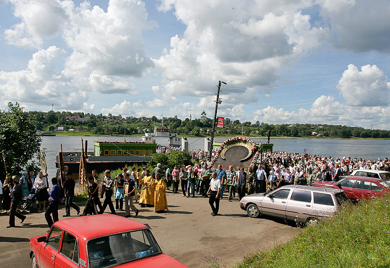 Крестный ход с чудотворной иконой Всемилостивого Спаса в Тутаеве (Ярославская область)