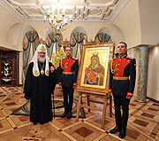 Святейший Патриарх Кирилл передал российским воинам икону Пресвятой Богородицы, написанную на Святой Горе Афон