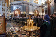 Военнослужащие Внутренних войск МВД накануне своего профессионального праздника молились в Храме Христа Спасителя