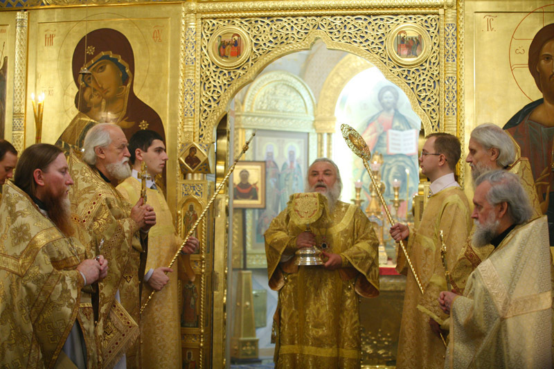 Празднование 10-летия возобновления богослужебной жизни в храме Архангела Михаила в Овчинниках