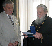 Митрополит Корнилий наградил эстонского общественного деятеля медалью священномученика Исидора Юрьевского