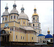 Настоятель монастыря в Черновицкой области взял под опеку 35 ВИЧ-инфицированных детей из разных регионов Украины