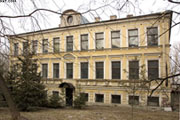 Приходской дом в Рыбацком, якобы отреставрированный петербургскими художниками, возвращен Церкви в крайне запущенном состоянии