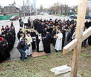 Блаженнейший митрополит Владимир открыл памятную плиту в честь соотечественников, похороненных на Братском военном кладбище в Киеве
