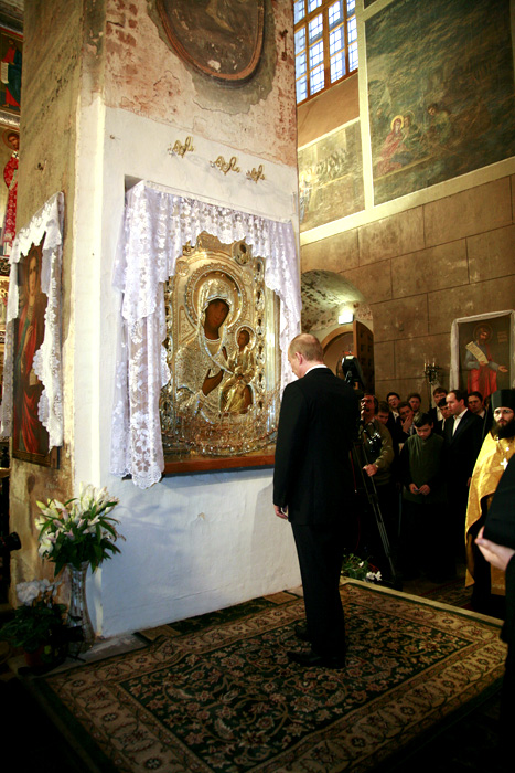 Патриарший визит в Новгородскую епархию. Молебен перед Иверской иконой Божией Матери в Валдайском монастыре.