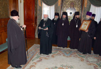 Сотрудники Московской Патриархии поздравили Святейшего Патриарха Алексия с Днем Тезоиментства