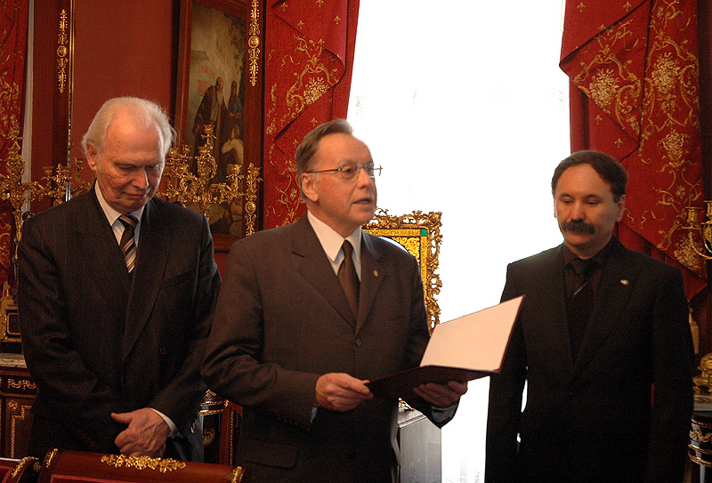 Вручение Святейшему Патриарху премии «Национальное достояние 2006»