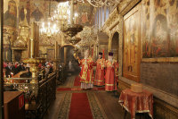 Святейший Патриарх совершил Божественную литургию в Успенском соборе Кремля и удостоил Патриарших наград ряд московских клириков