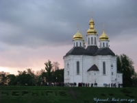 В Чернигове верующие Украинской Православной Церкви продолжают борьбу за Екатерининский храм, захваченный раскольниками