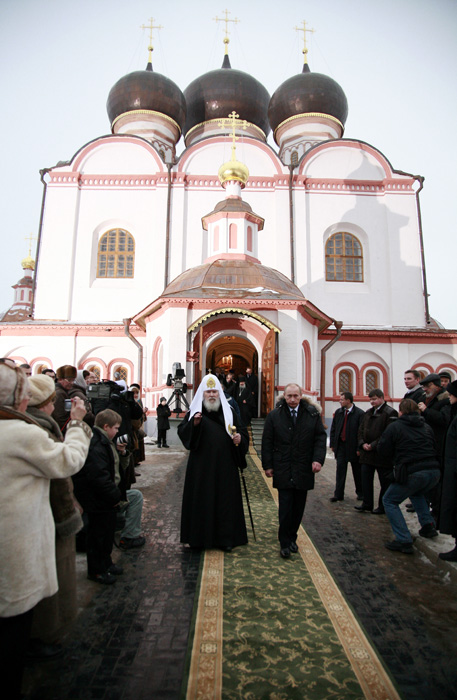 Патриарший визит в Новгородскую епархию. Молебен перед Иверской иконой Божией Матери в Валдайском монастыре.
