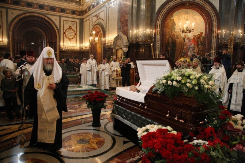 Отпевание и лития у гроба Сергея Михалкова