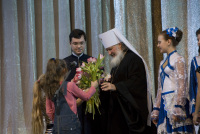 Патриарший Местоблюститель поздравил с Рождеством Христовым участников традиционного детского праздника в Государственном Кремлевском дворце