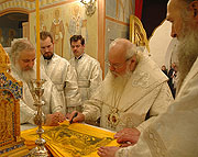Святейший Патриарх Алексий совершил чин великого освящения храма Архангела Михаила в Овчинниках