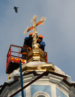 Водружен крест на Знаменский храм при Институте теоретической и экспериментальной физики