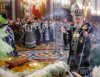 Накануне Великой Субботы Святейший Патриарх Алексий возглавил Утреню и Крестный ход с Плащаницей