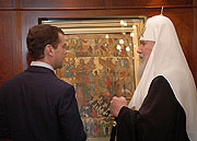 Первый вице-премьер Дмитрий Медведев передал в храм Христа Спасителя икону Воскресения Христова
