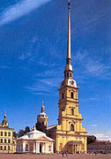 Пасхальное богослужение впервые после революции совершено в императорском Петропавловском соборе Петербурга