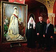 Святейший Патриарх Алексий встретился с мэром Москвы Ю. Лужковым и художником В.И. Нестеренко