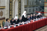 Святейший Патриарх Алексий открыл Всероссийскую конференцию 'Национальная сфера ответственности: Власть, Церковь, бизнес, общество против наркомании'
