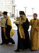 Мощи святителей Николая Чудотворца и Иннокентия Московского доставлены в столицу Дальнего Востока