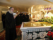 По прибытии в Санкт-Петербург Предстоятель Русской Православной Церкви поклонился мощам святого праведного Иоанна Кронштадтского