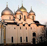 В Великом Новгороде реставраторы покрыли золотом главный купол Софийского кафедрального собора
