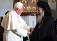 В ходе поездки по Святой Земле Папа Бенедикт XVI встретился с Патриархом Иерусалимским Феофилом III