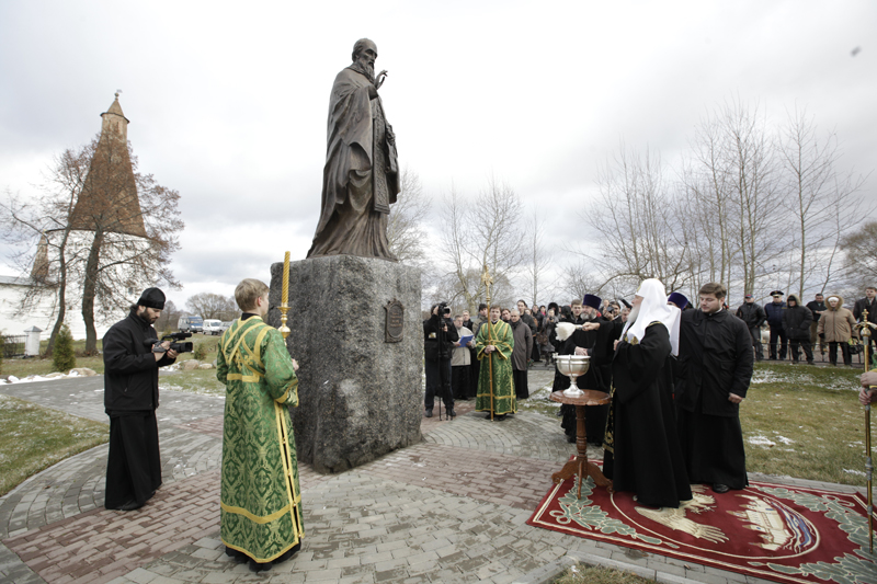 Патриаршее служение в Иосифо-Волоцком монастыре. Освящение памятника преподобному Иосифу Волоцкому.