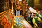 Предстоятель Русской Церкви совершил молебен у раки с мощами святителя Тихона, Патриарха Всероссийского, в Донском монастыре