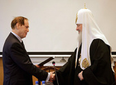 Святейшему Патриарху Кириллу вручен диплом почетного члена Российской академии образования