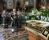 Святейший Патриарх Кирилл совершил вечерню Великой пятницы в Храме Христа Спасителя