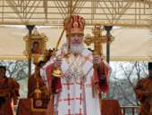 Святейший Патриарх Кирилл: «Облачаясь в красные ризы, мы должны помнить о нашей готовности отдать Господу все, что имеем»