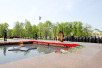 Возложение венка к могиле Неизвестного солдата у Кремлевской стены в канун 65-летия Победы в Великой Отечественной войне