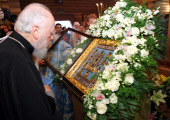 Блаженнейший митрополит Владимир совершил Божественную литургию в киевском храме Всех святых и поклонился Курской Коренной иконе Божией Матери