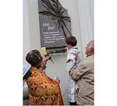 На Князь-Владимирском соборе Санкт-Петербурга установлена мемориальная доска в память о жертвах бомбардировки в Пасхальную ночь 1942 года