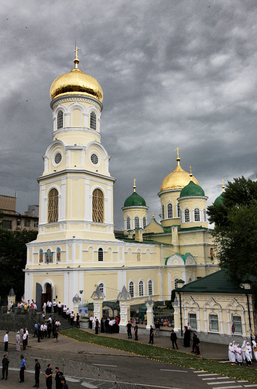 Патриарший визит на Украину. Посещение Свято-Троицкого кафедрального собора Днепропетровска.