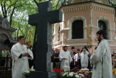 У другу річницю смерті Олександра Солженіцина на місці його поховання звершено панахиду