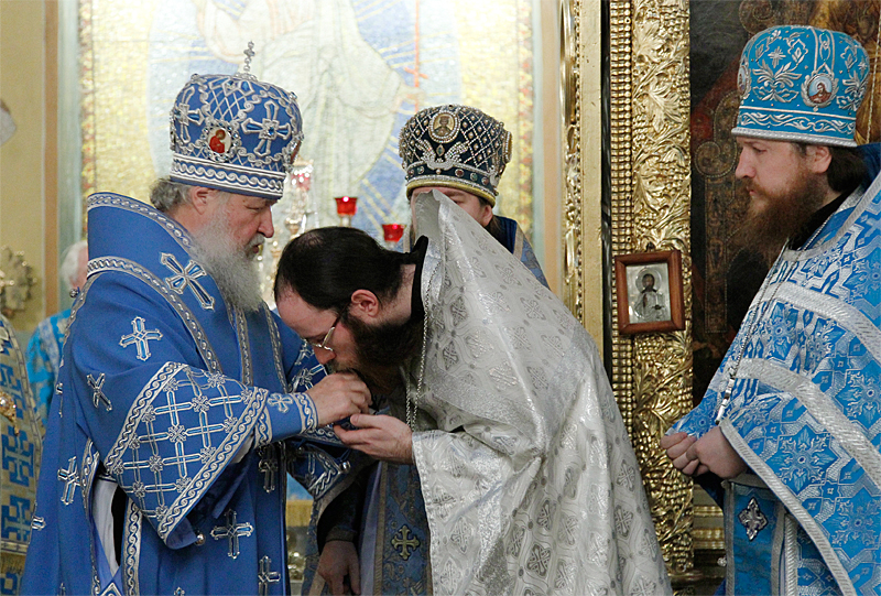 Патріарше служіння у домовому храмі Московської духовної академії у свято Покрова Пресвятої Богородиці