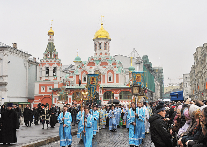 Освящение отреставрированной надвратной иконы Николы Можайского на Никольской башне Московского Кремля