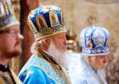 В праздник Введения во храм Пресвятой Богородицы Святейший Патриарх Кирилл совершил Божественную литургию в Успенском соборе Кремля