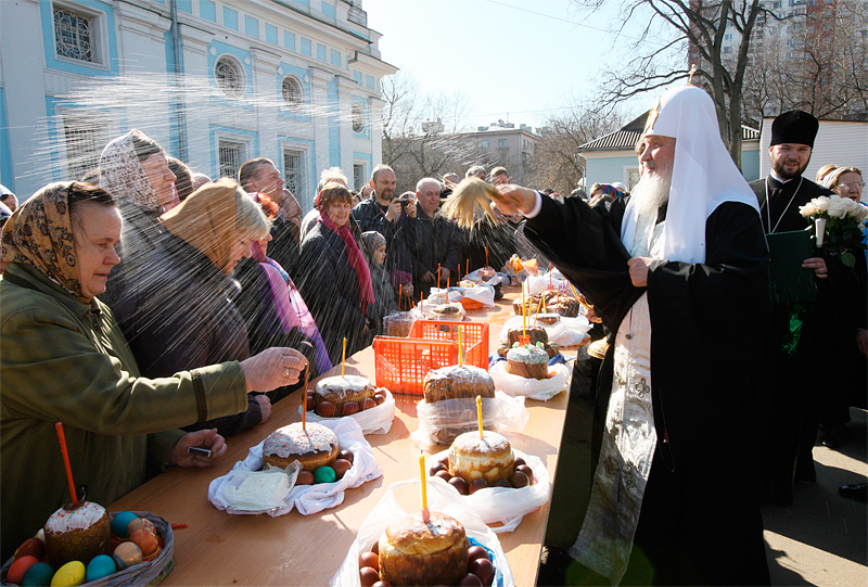 Посещение Святейшим Патриархом Кириллом храмов в Великую субботу