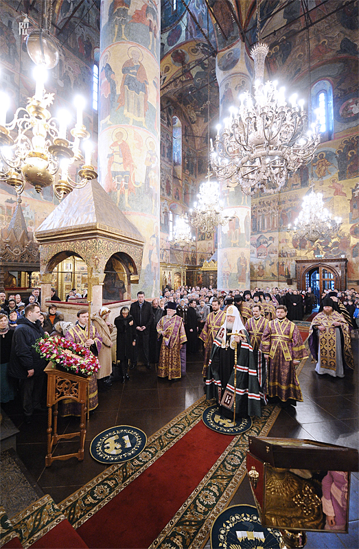 Патриаршее служение в неделю 3-ю Великого поста, Крестопоклонную, в Успенском соборе Кремля