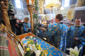 Святейший Патриарх Кирилл совершил молебен у раки с мощами святителя Тихона, Патриарха Всероссийского, в Донском монастыре