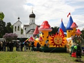 Святіший Патріарх Кирил відвідає дитяче пасхальне свято в Передєлкіно