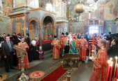 У день Радониці Предстоятель Руської Церкви звершив Божественну літургію і поминання спочилих в Архангельському соборі Кремля