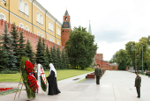 Возложение Святейшим Патриархом Кириллом венка к могиле Неизвестного солдата у Кремлевской стены