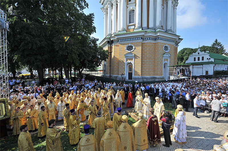 Визит Святейшего Патриарха Кирилла на Украину. Божественная литургия в Киево-Печерской лавре в День Крещения Руси