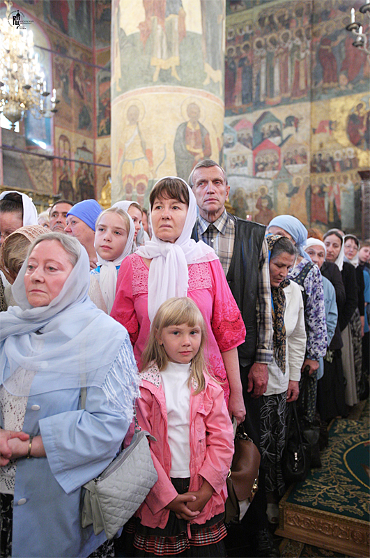 Slujirea Patriarhului Kiril în catedrala Adormirii Maicii Domnului din Kremlin ﻿în ziua sărbătorii Adormirii Preasfintei Născătoarei de Dumnezeu