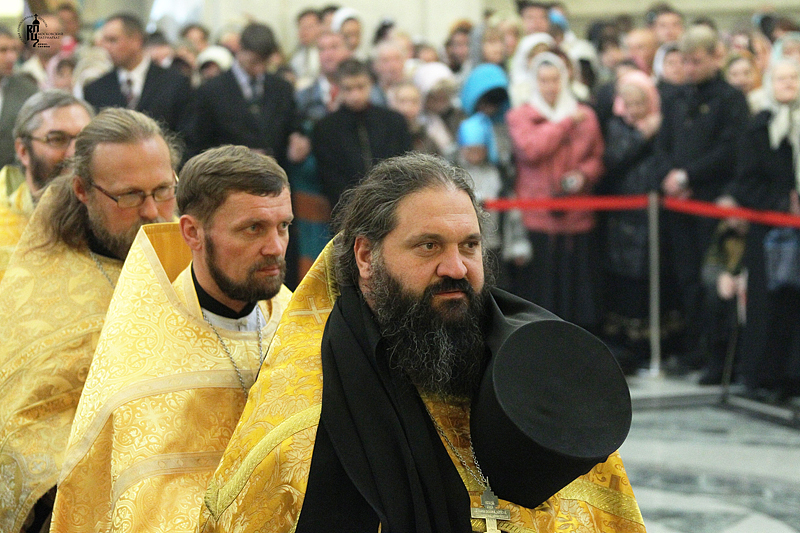 Vizita patriarhului Kiril în eparhia de Magadan. Sfinţirea catedralei Sfintei Treimi din Magadan. Sfînta şi Dumnezeiasca Liturghie. Hirotonia arhimandritului Nicolae (Dutka) în treapta de episcop de Nahodka şi Preobrajensk